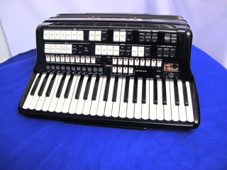 Elkavox MIDI piano accordion with new expander